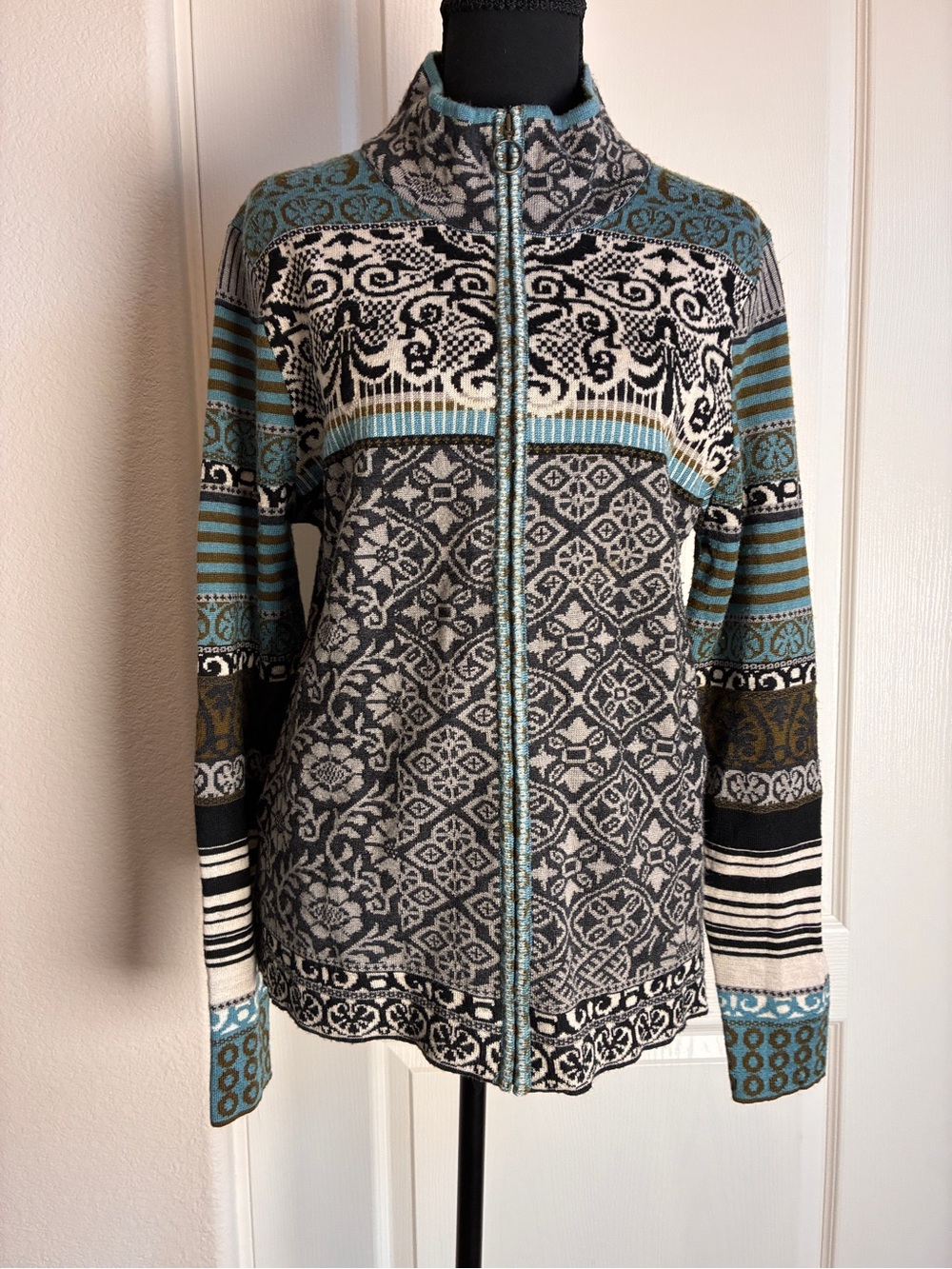 Icelandic Design Striped Pattern Zip-Up Cardigan Sweater in blue  and gray